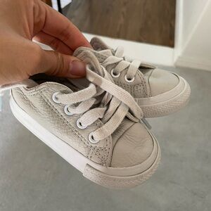 Toddler neutral leather converse sneakers - size 4